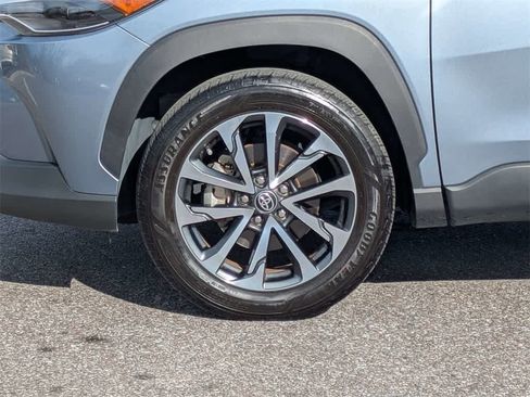 Used 2023 Toyota Corolla Cross XLE image 10