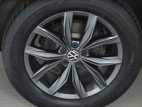 Used 2022 Volkswagen Tiguan SE w/ Panoramic Sunroof Package AWD/4WD image 12