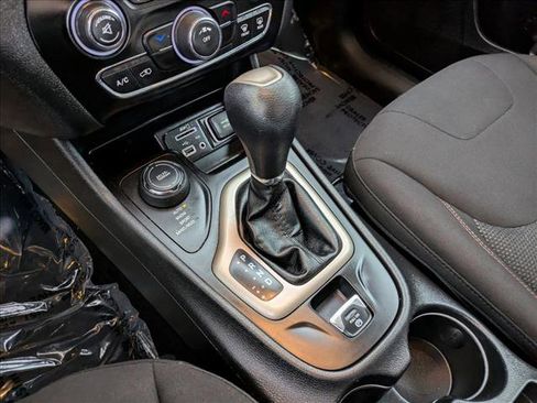 Used 2017 Jeep Cherokee 75th Anniversary image 13