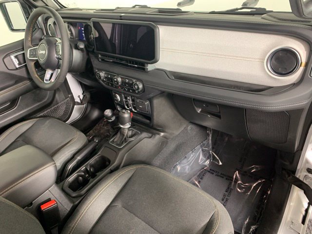 Used 2024 Jeep Wrangler Unlimited Sahara w/ Safety Group AWD/4WD image 5