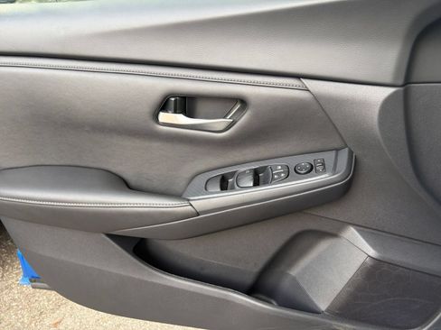 Used 2025 Nissan Sentra SV FWD image 18
