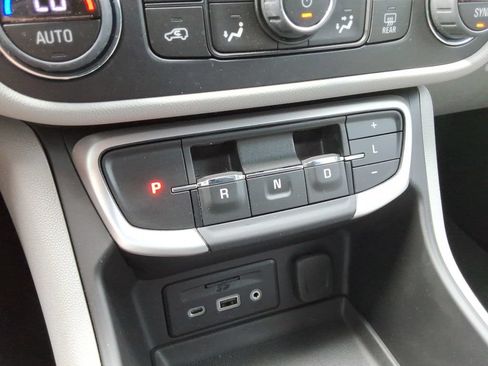 Certified 2024 GMC Terrain SLT w/ Infotainment Package II AWD/4WD image 34