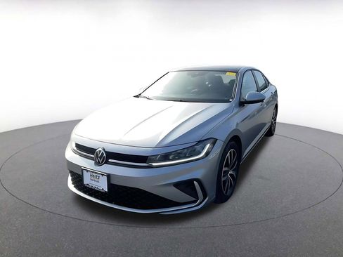 Used 2025 Volkswagen Jetta SE image 7