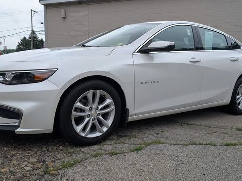 Used 2018 Chevrolet Malibu LT FWD image 2