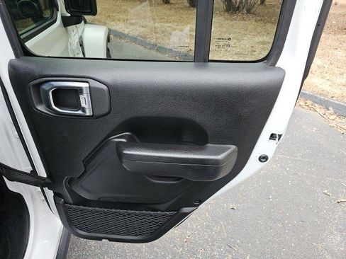 Used 2022 Jeep Gladiator Willys image 17