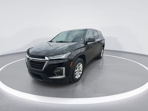 Used 2023 Chevrolet Traverse LS image 4