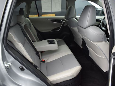 Used 2023 Toyota RAV4 Limited image 11