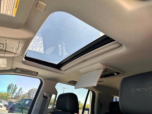 Used 2018 GMC Yukon Denali w/ Open Road Package AWD/4WD image 26