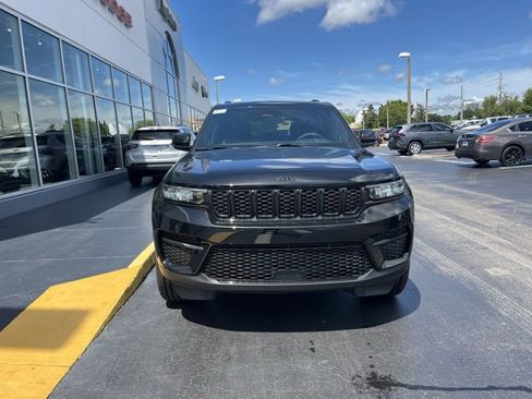 New 2025 Jeep Grand Cherokee Altitude image 2