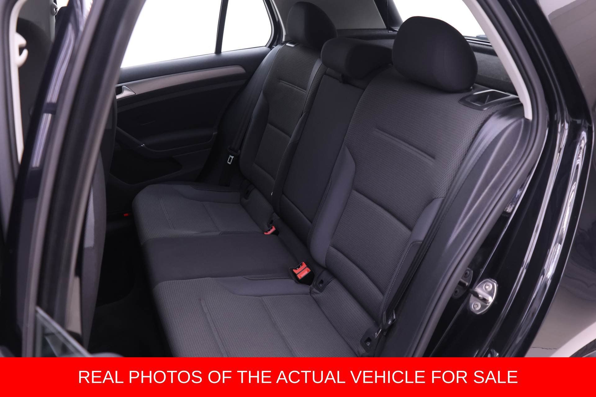 Used 2016 Volkswagen Golf S FWD image 9