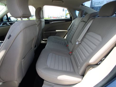 Used 2018 Ford Fusion SE w/ Fusion SE Technology Package FWD image 7