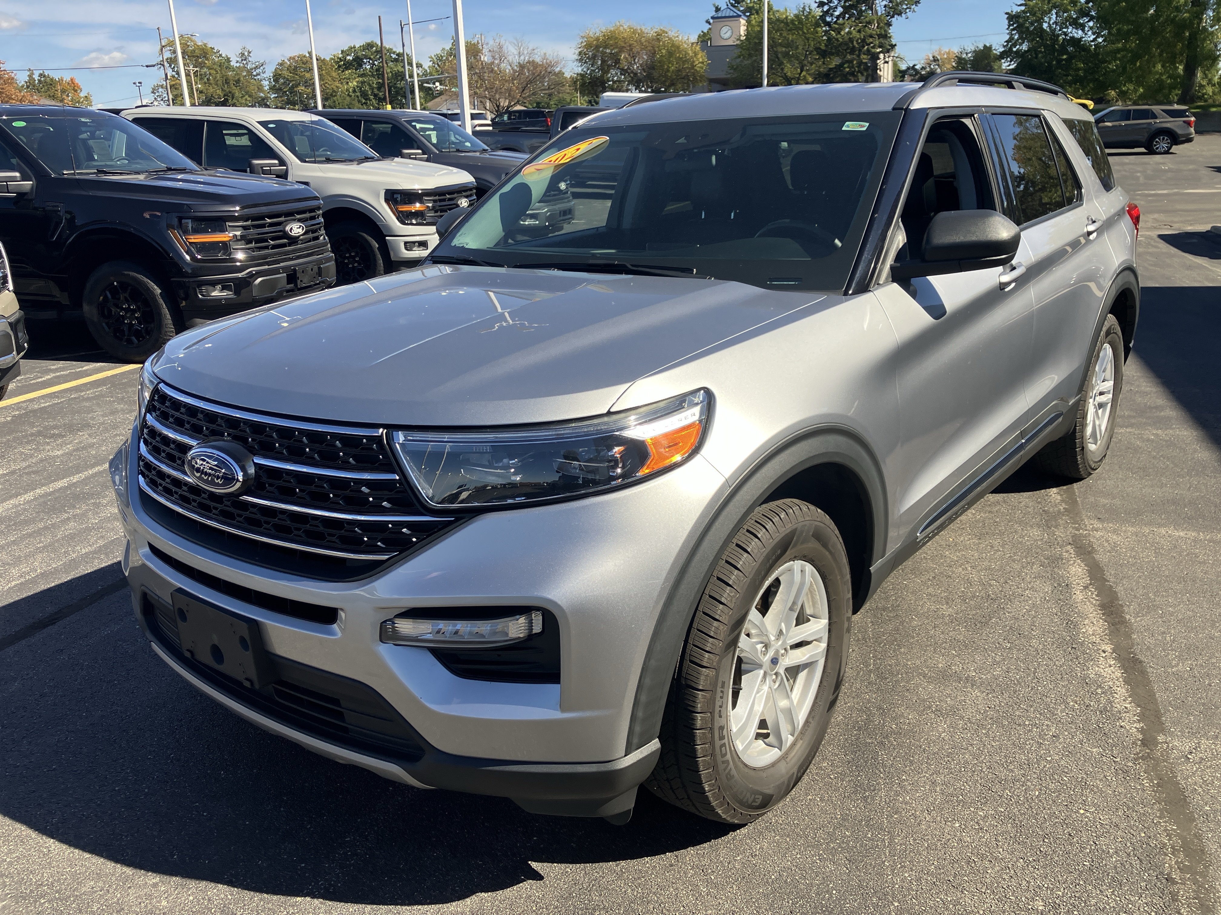 Used 2021 Ford Explorer XLT w/ Equipment Group 202A AWD/4WD image 3