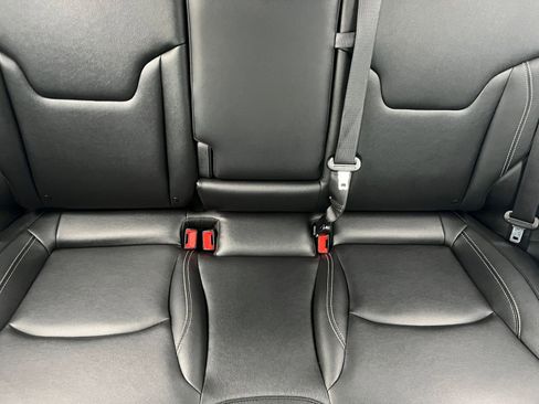 Used 2025 Jeep Compass Limited image 40