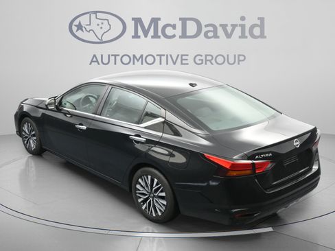 Used 2024 Nissan Altima 2.5 SV FWD image 38