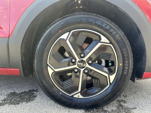 Certified 2023 Kia Niro EX FWD image 18
