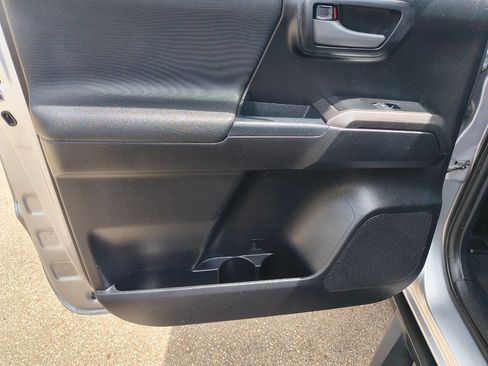 Used 2019 Toyota Tacoma TRD Off-Road AWD/4WD image 12