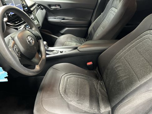 Used 2019 Toyota C-HR LE FWD image 6