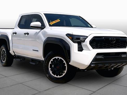 Used 2024 Toyota Tacoma TRD Off-Road AWD/4WD image 3