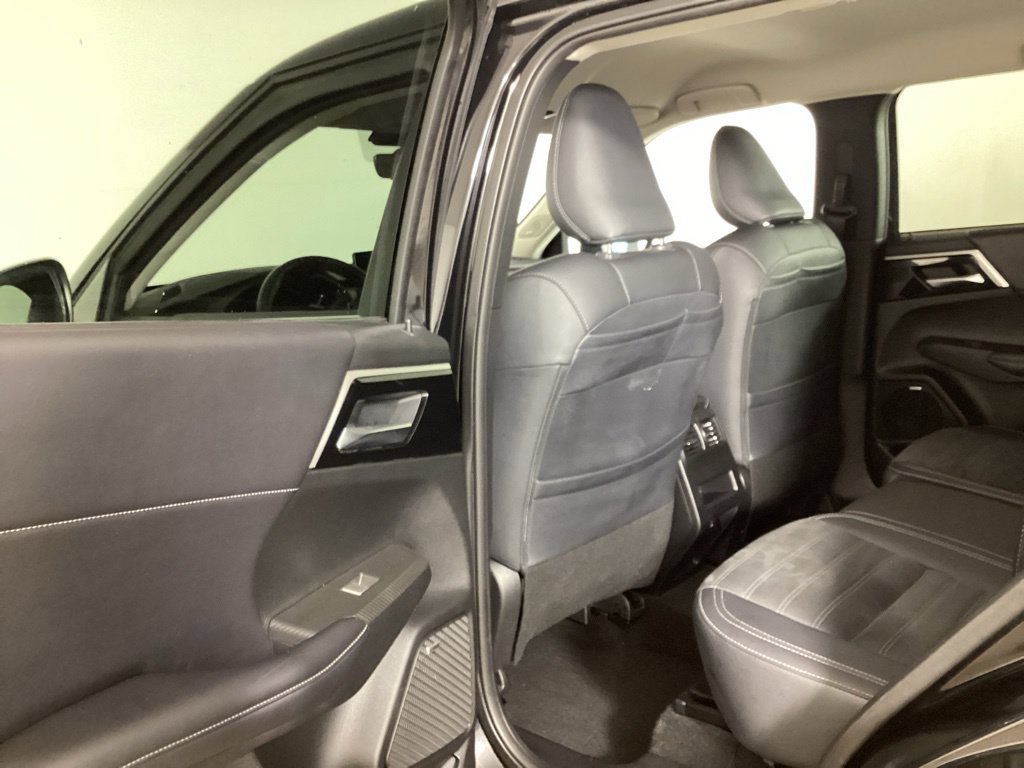 Used 2025 Mitsubishi Outlander SE AWD/4WD image 27