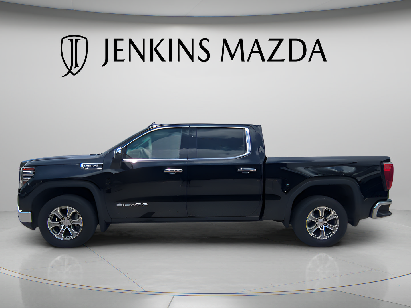 Used 2025 GMC Sierra 1500 SLT RWD image 5