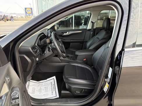 Used 2022 Ford Escape Titanium w/ Class II Trailer Tow Package image 14