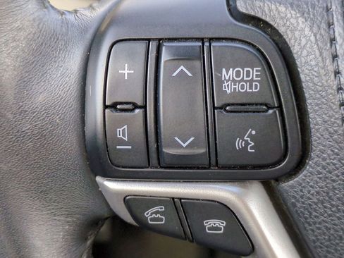 Used 2016 Toyota Highlander Limited image 26