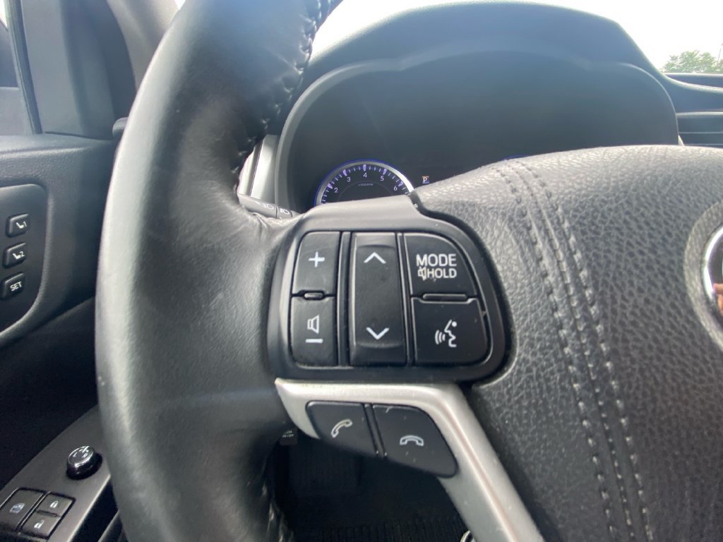 Used 2018 Toyota Highlander Limited AWD/4WD image 19