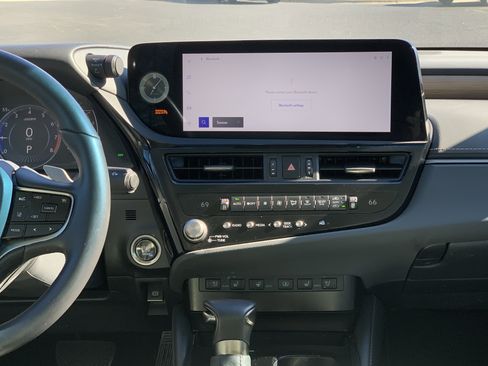 Certified 2024 Lexus ES 350 w/ Premium Package image 31