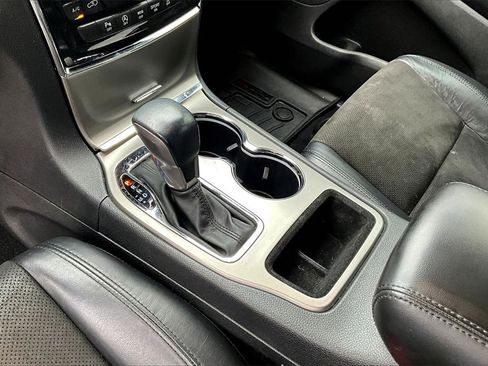 Used 2021 Jeep Grand Cherokee Laredo X image 12