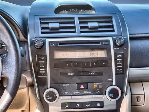 Used 2012 Toyota Camry L image 18