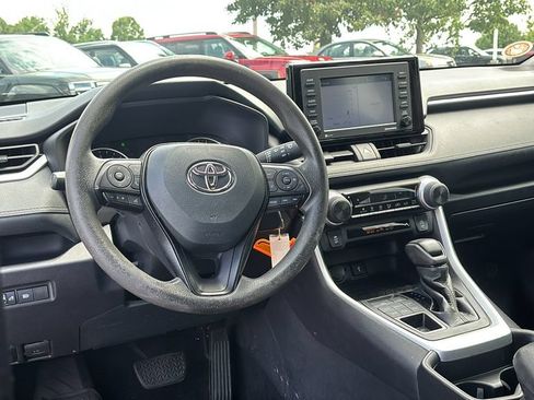 Used 2021 Toyota RAV4 LE AWD/4WD image 13