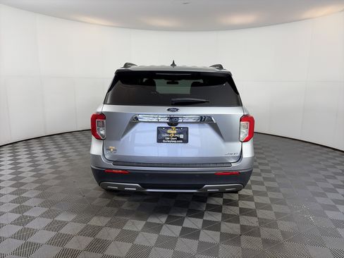 Used 2021 Ford Explorer XLT w/ Equipment Group 202A image 10