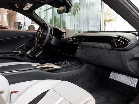 Used 2025 Ferrari 12Cilindri image 39