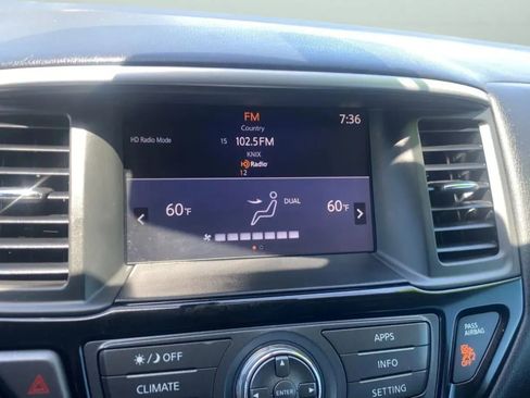 Used 2017 Nissan Pathfinder SV AWD/4WD image 18