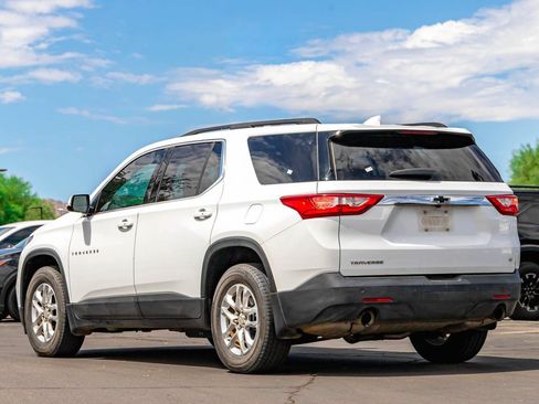 Used 2020 Chevrolet Traverse LT FWD image 3
