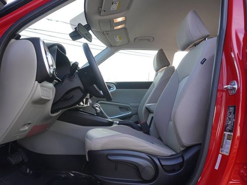 Certified 2025 Kia Soul LX w/ LX Technology Package image 29