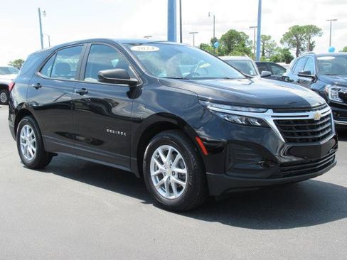 Used 2024 Chevrolet Equinox LS w/ Driver Confidence II Package FWD image 3