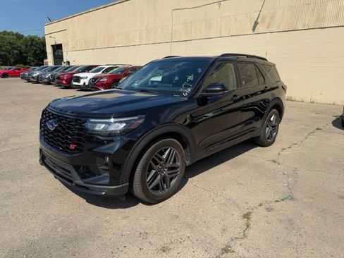 Used 2025 Ford Explorer ST AWD/4WD image 1