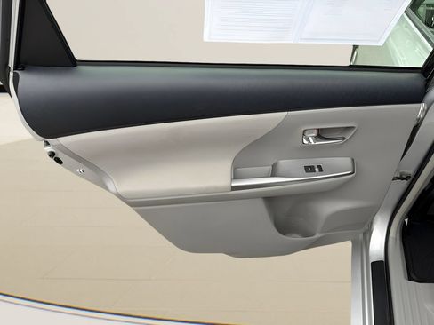 Used 2015 Toyota Prius V Three FWD image 18