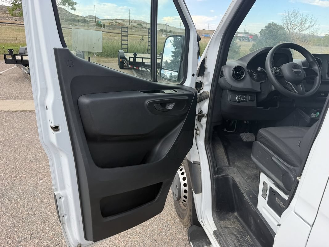 Used 2019 Freightliner Sprinter 170 Cargo RWD image 14