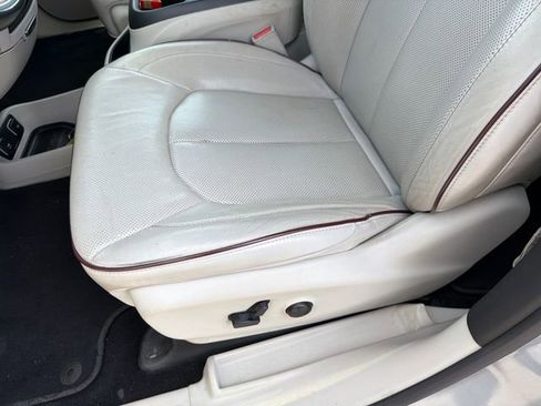 Used 2020 Chrysler Pacifica Limited FWD image 19