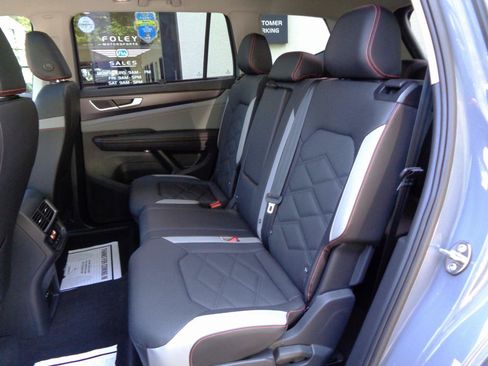 Used 2025 Volkswagen Atlas Peak Edition SE AWD/4WD image 16