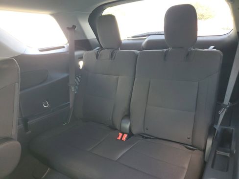 Used 2023 Ford Explorer XLT image 15
