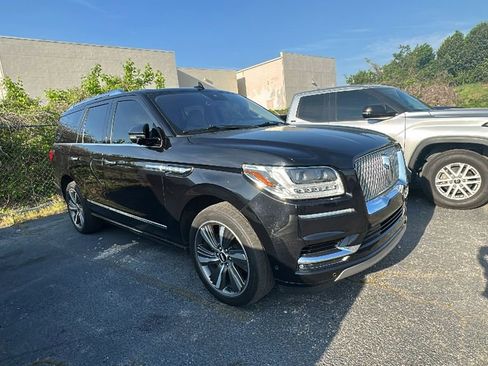 Used 2019 Lincoln Navigator Reserve image 9