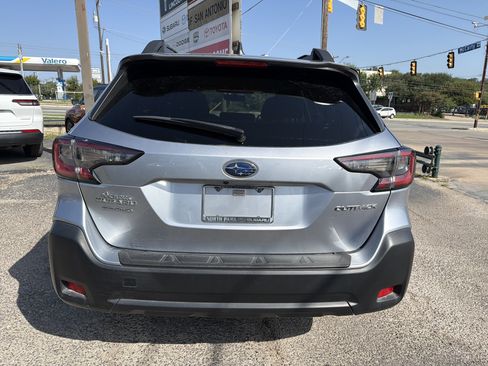 Used 2024 Subaru Outback Premium AWD/4WD image 4