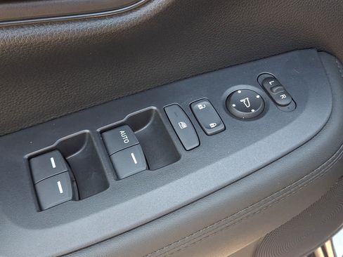 Certified 2025 Honda HR-V LX image 26