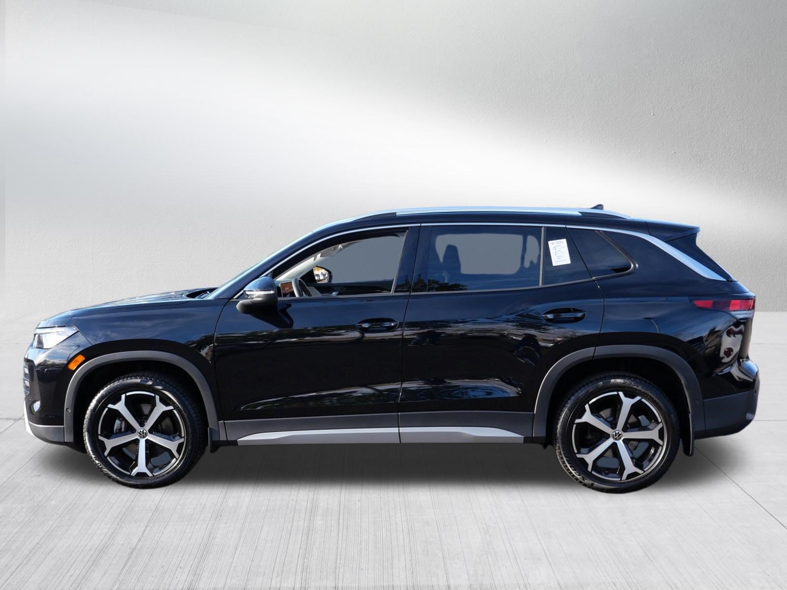 Certified 2025 Volkswagen Tiguan SE AWD/4WD image 4