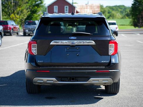 Used 2024 Ford Explorer XLT w/ Equipment Group 202A AWD/4WD image 6