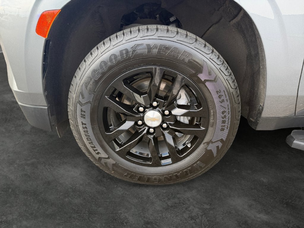 Used 2022 Chevrolet Suburban LT AWD/4WD image 4