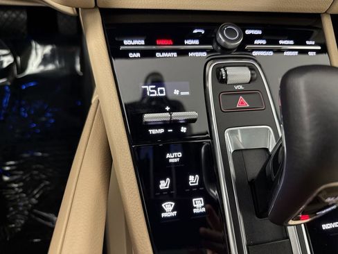 Certified 2021 Porsche Cayenne E-Hybrid AWD/4WD image 31